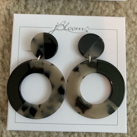 JBloom earrings - Picture 2 of 3